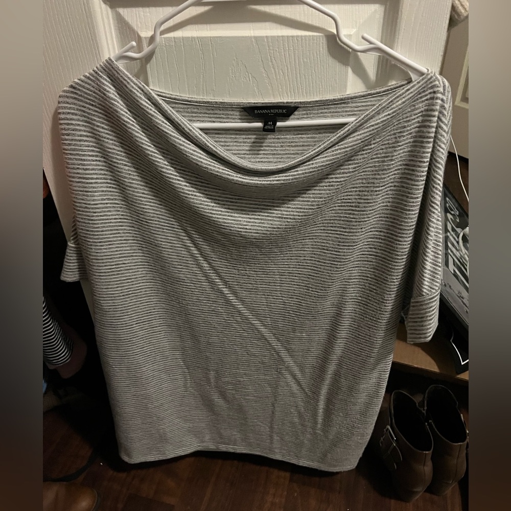 Banana Republic loose neck shirt